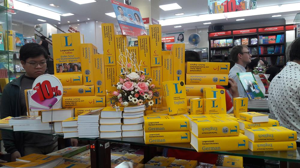 Triển lãm sách tiếng Đức tại Fahasa Nguyễn Huệ. Ảnh: M.T