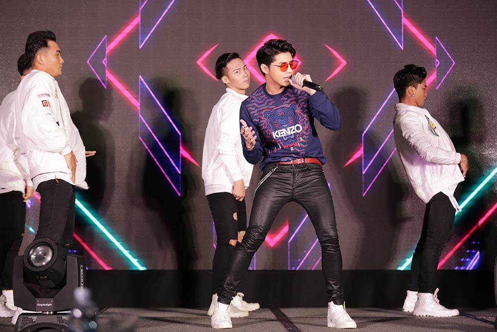 Noo Phước Thịnh khuấy động sân khấu. Ảnh: Thiên An.