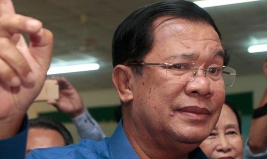 Thủ tướng Campuchia Hun Sen tuyên bố sẽ lãnh đạo đất nước thêm 10 năm nữa. Ảnh: AP