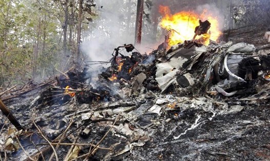 Máy bay bị cháy rụi sau vụ tai nạn ở Costa Rica chiều 31.12. Ảnh: PSM