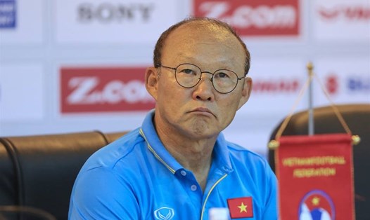 HLV Park Hang-seo có chút lo lắng trước trận ra quân của U23 Việt Nam. Ảnh: Minh Tùng 