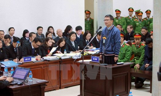 Bị cáo Trịnh Xuân Thanh trả lời các câu hỏi của Hội đồng xét xử. Ảnh: TTXVN