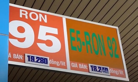 Xăng RON 95 tăng giá mạnh: Bộ Công Thương chỉ rõ nguyên nhân.