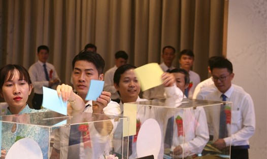 Các đại biểu tham dự đại hội bỏ phiếu bầu BCH Công đoàn Tổng công ty Khánh Việt nhiệm kỳ 2018-2023. Ảnh: P.Linh