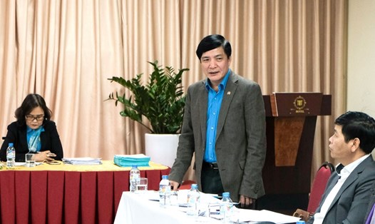 Đồng chí Bùi Văn Cường - Ủy viên TƯ Đảng, Chủ tịch Tổng LĐLĐVN - thảo luận tại tổ 1. Ảnh: Sơn Tùng.