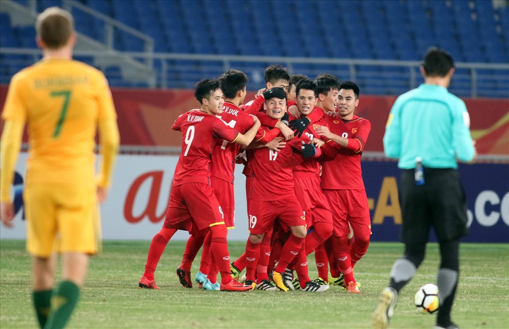 U23 VN ăn mừng bàn thắng của Quang Hải. Ảnh: H.P