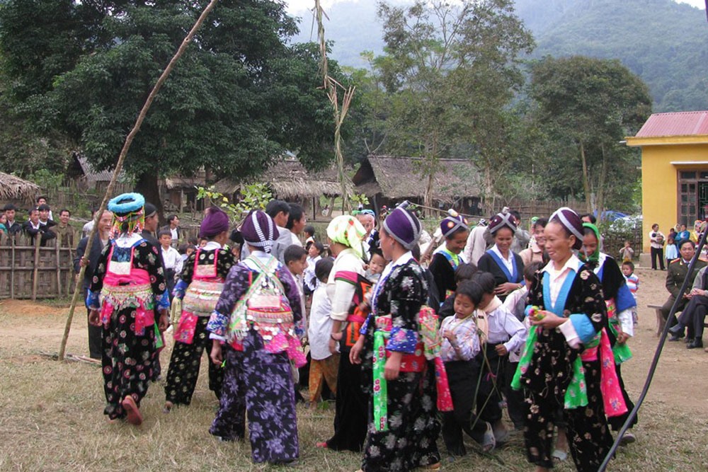 Người Mông ở miền Tây Nghệ An vui Tết cổ truyền. Ảnh: PVT.