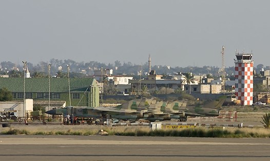 Sân bay quốc tế Mitiga, Tripoli, Libya ngưng trệ vì giao tranh dữ dội. Ảnh: SP