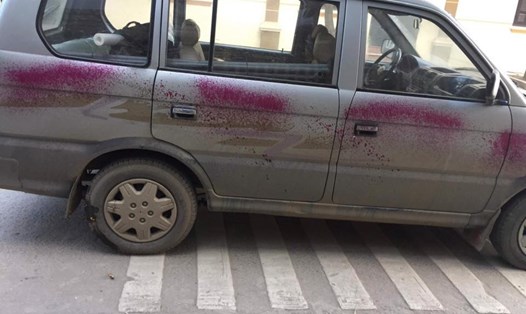 Công an điều tra vụ gần 20 ô tô bị xịt sơn loang lổ ở Hà Nội.