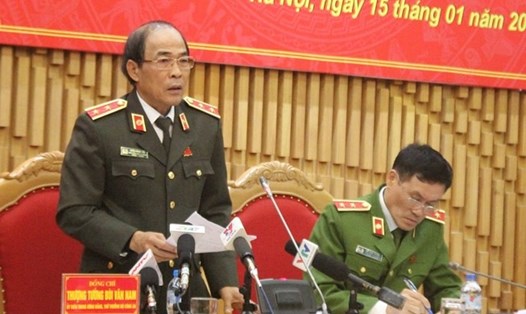 Trung tướng Trần Đăng Yến tại cuộc họp báo. Ảnh: PLO.