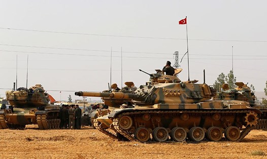 Xe tăng của Thổ Nhĩ Kỳ ở biên giới Thổ-Syria. Ảnh: Reuters