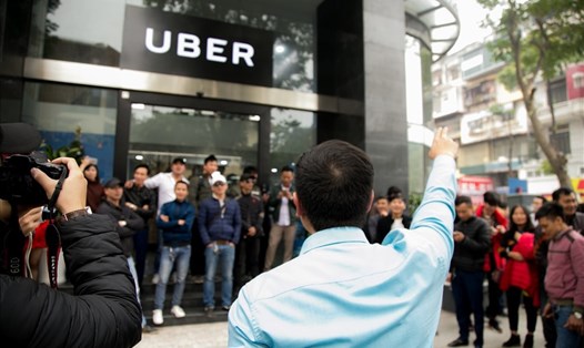 Tài xế Uber, Grab tuyên bố bỏ sang ứng dụng Việt Nam nếu không đàm phán được. Ảnh: Sơn Tùng