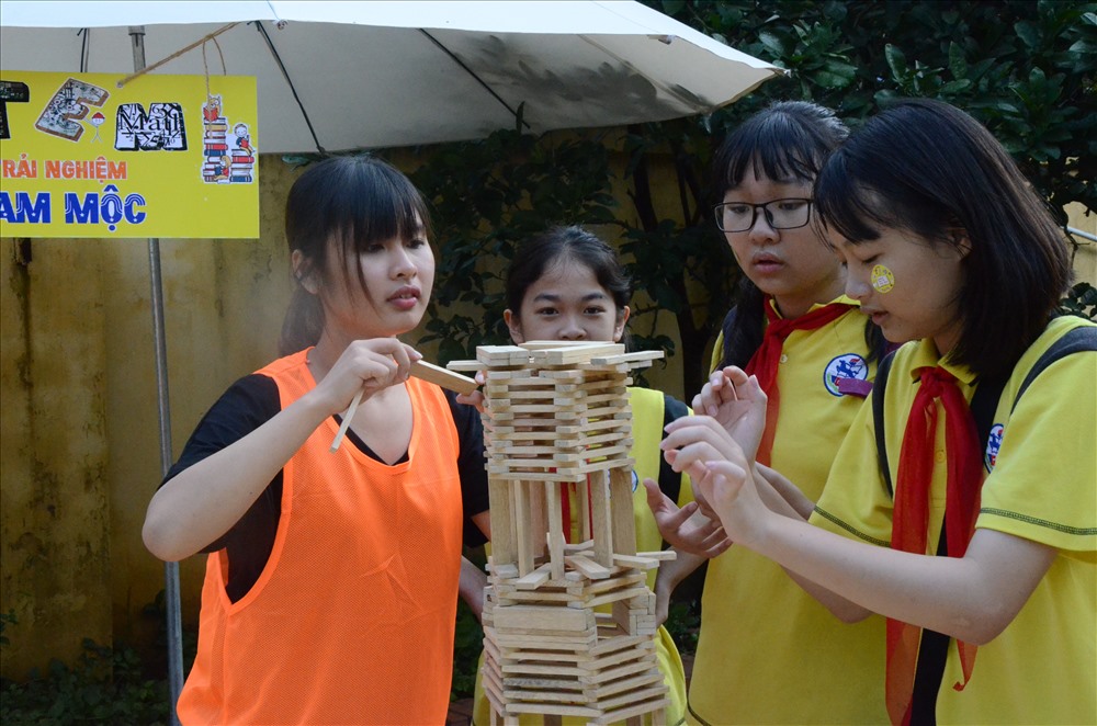 Chương trình Vật lý mới chú trọng các kỹ năng thực hành và năng lực vận dụng tri thức vào thực tiễn. Ảnh: Huyên Nguyễn