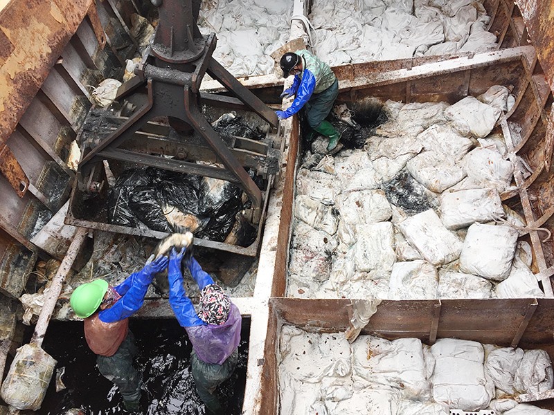 7 tấn thịt động vật phân hủy bị cơ quan chức năng huyện Vân Đồng phát hiện, tiêu hủy. Ảnh: BQN