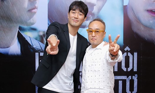 Diễn viên Jo Han Sun (vai nam chính) và đạo diễn Park Hee Joon giao lưu với khán giả TP.Hồ Chí Minh. Ảnh: T.L