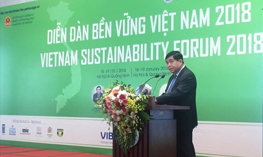 Bộ trưởng Bộ KHĐT Nguyễn Chí Dũng phát biểu tại diễn đàn. Ảnh: ĐT