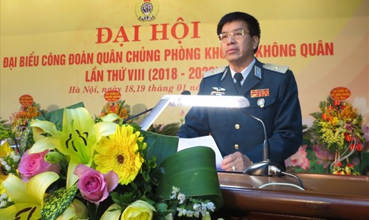 Thiếu tướng Lâm Quang Đại - Bí thư Đảng ủy, Chính ủy Quân chủng Phòng không - Không quân phát biểu chỉ đạo tại Đại hội. Ảnh: Xuân Trường