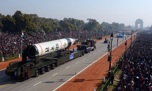 Agni-5 - tên lửa đạn đạo liên lục địa Ấn Độ phóng hôm 18.1, tại cuộc diễu binh ngày Cộng hòa ở New Delhi năm 2013. Ảnh: Getty