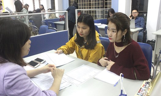 Phỏng vấn trực tiếp tại Trung tâm dịch vụ việc làm Hà Nội. Ảnh PV