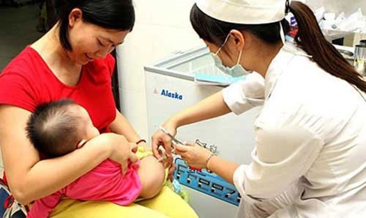 10 bệnh truyền nhiễm bắt buộc tiêm vaccine cho trẻ dưới 5 tuổi
