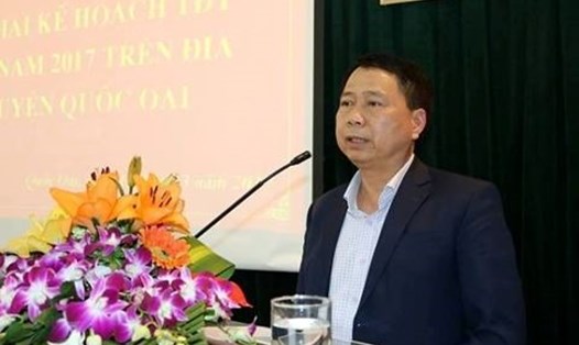 Chủ tịch UBND huyện Quốc Oai Nguyễn Hồng Lâm phát biểu tại một hội nghị của huyện.