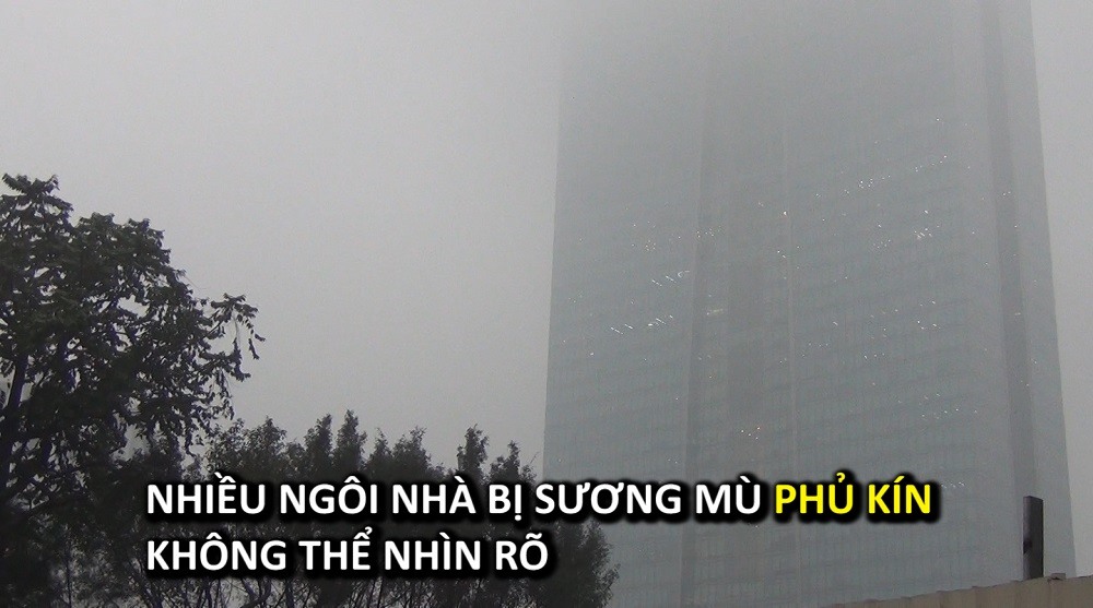 Sương mù bao phủ Hà Nội ngày 2.1. (Ảnh: Nguyễn Hà)