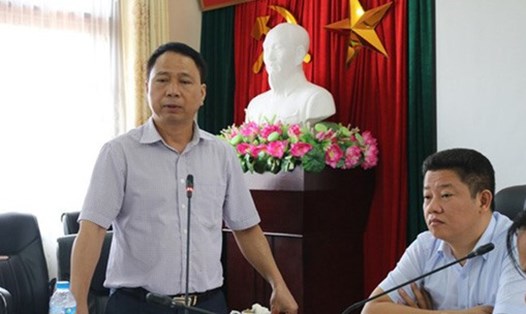 Ông Nguyễn Hồng Lâm (người đứng) - Ảnh: Quocoai.gov.vn
