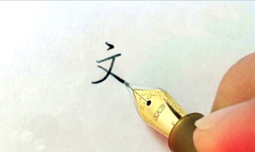 Luyện viết chữ của người xưa (nguồn: kienthuctiengtrung.com)