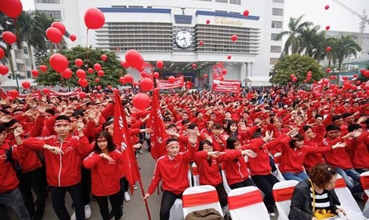 Hàng ngàn bạn trẻ tham gia hiến máu tình nguyện trong ngày Chủ Nhật Đỏ