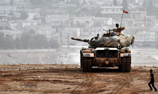 Năm xe tăng của Thổ Nhĩ Kỳ bị người Kurd phá hủy. Ảnh: AFP