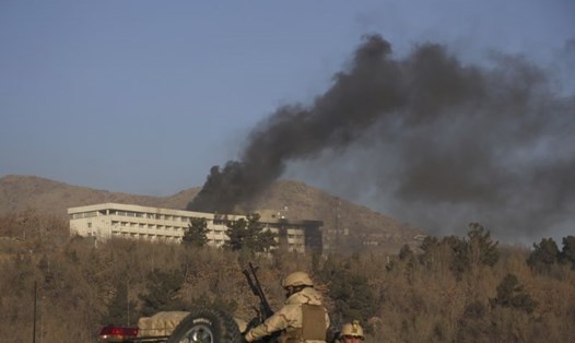 18 người thiệt mạng trong vụ Taliban tấn công khách sạn ở Kabul. Ảnh: AP