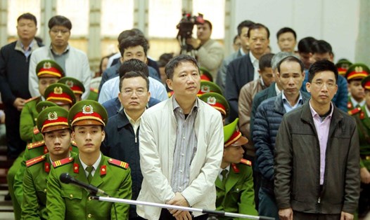 Bị cáo Trịnh Xuân Thanh và đồng phạm nghe tòa tuyên án. Ảnh: TTXVN