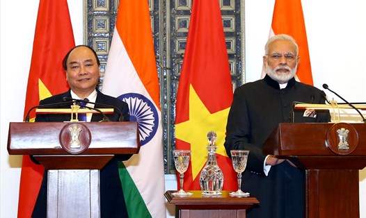Hai Thủ tướng Việt Nam và Ấn Độ thông báo kết quả sau hội đàm. Ảnh: VGP.