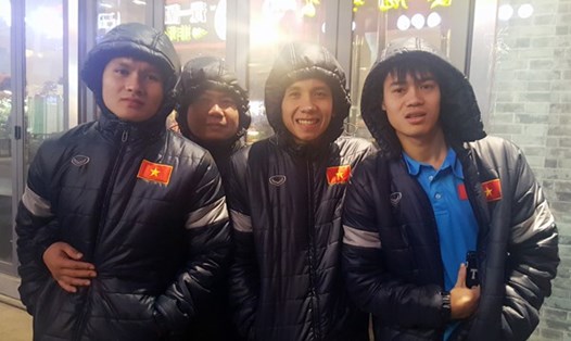 Các cầu thủ U23 Việt Nam trong cái lạnh 1 độ C ở Thường Châu. Ảnh: VFF