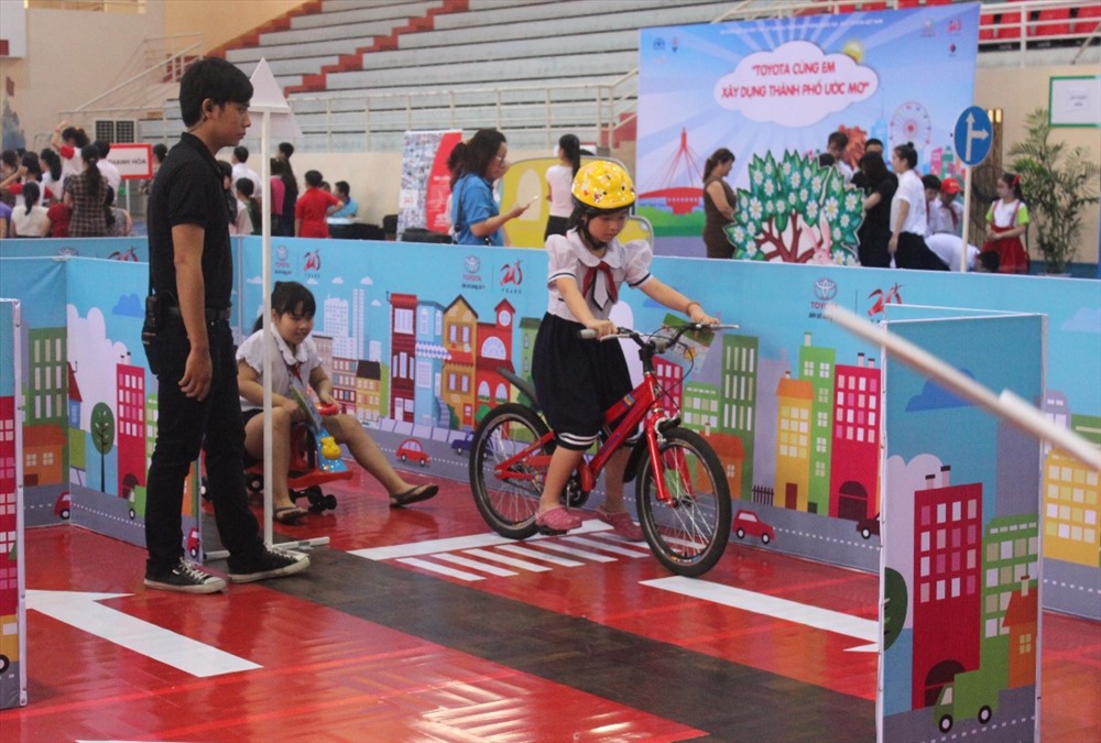 Học sinh tham gia thi Giao thông an toàn. Ảnh: Theo báo Công thương