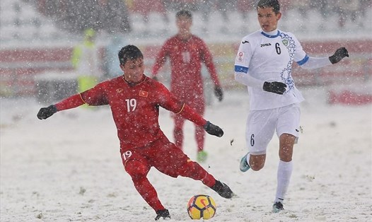 Thi đấu dưới mưa tuyết khủng khiếp, bất lợi lớn cho U23 Việt Nam. Ảnh: Minh Tùng