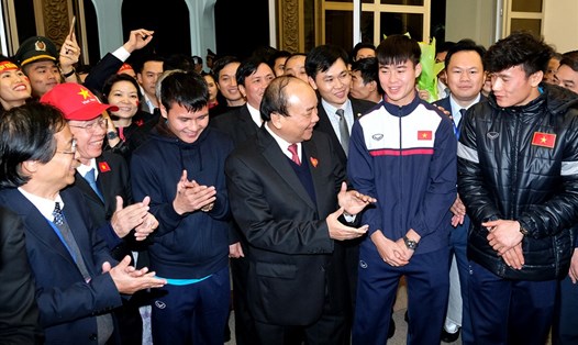 Thủ tướng gặp gỡ đội tuyển bóng đá U23 Việt Nam sau khi trở về từ giải U23 Châu Á chiều tối 28.1. Ảnh: VGP