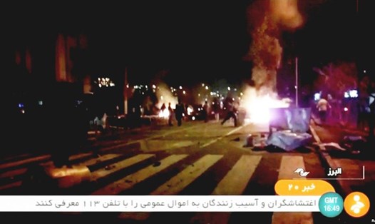 Các cuộc biểu tình phản đối chính phủ ở Iran đã làm ít nhất hơn 20 người thiệt mạng. Ảnh: Reuters
