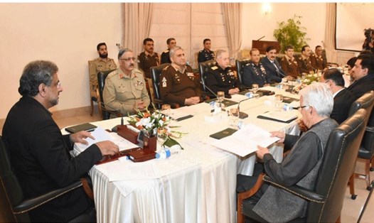 Thủ tướng Pakistan Shahid Khan Abbasi chủ trì phiên họp của Ủy ban An ninh Quốc gia ngày 2.1.2018. Ảnh: PID