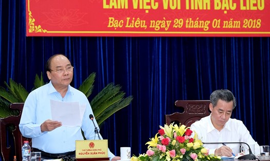 Thủ tướng Nguyễn Xuân Phúc làm viẹc tại Bạc Liêu tối 29.1 (ảnh Chinhohu.vn)
