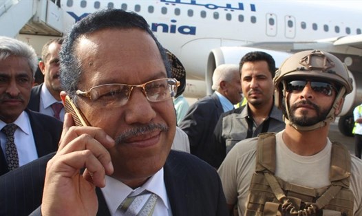 Thủ tướng Yemen Ahmed Obaid Bin Dagher tại sân bay Aden năm 2016. Ảnh: AFP