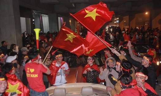 Hàng Vạn Cổ động viên xứ Nghệ có mặt tại sân bay Vinh đón các cầu thủ xứ Nghệ. ảnh:HQ