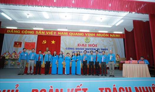 BCH LĐLĐ huyện Vị Thủy lần thứ XII, nhiệm kỳ 2018 – 2023 ra mắt đại hội