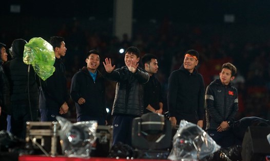 Các cầu thủ U23 Việt Nam trong đêm gala tmừng công. Ảnh: H.A