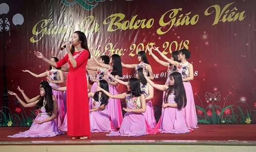 CĐ ngành Giáo dục tỉnh Thừa Thiên-Huế tổ chức Liên hoan “giọng ca Bolero giáo viên”. Ảnh: NĐT