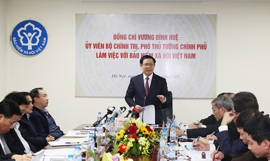 Phó Thủ tướng Chính phủ Vương Đình Huệ phát biểu tại buổi làm việc với Bảo hiểm xã hội VN. Ảnh: VŨ CHUNG