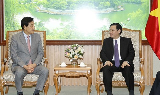 Phó Thủ tướng Vương Đình Huệ tiếp ông Kim Jung Tai, Chủ tịch Tập đoàn tài chính Keb Hana của Hàn Quốc. Ảnh: Thành Chung