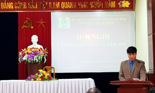 Phó Chủ tịch CĐ Khu Kinh tế Quảng Bình Lương Phú Cường tổng kết công tác hoạt động năm 2017. Ảnh: Lê Phi Long
