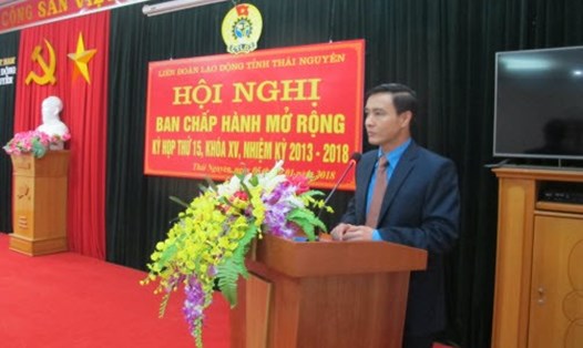 Chủ tịch LĐLĐ tỉnh Thái Nguyên Vũ Duy Hoàng phát biểu chỉ đạo tại đại hội. Ảnh: TH