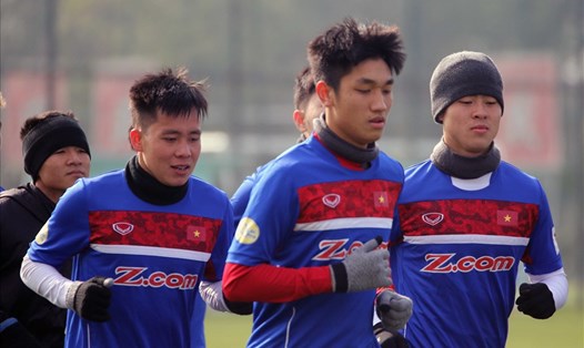 Thanh Bình (trái) sẽ phải chia tay các đồng đội ở U23 Vn. Ảnh: VFF